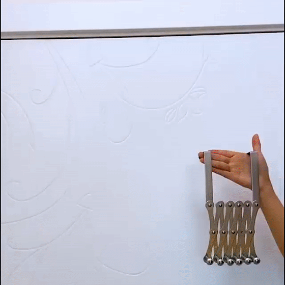 BowLift | Expandable Metal Clothes Hanger