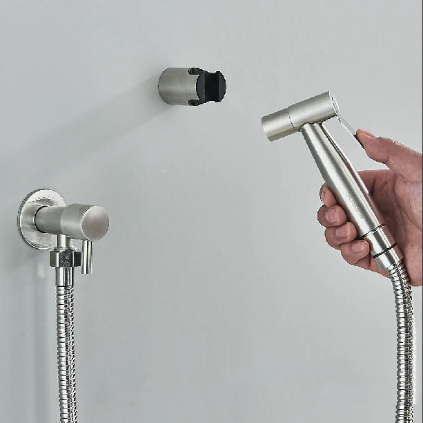 BowLift | Toilet-Bidet-Sprayer | Hygienic Cleaning | Convenient and Easy