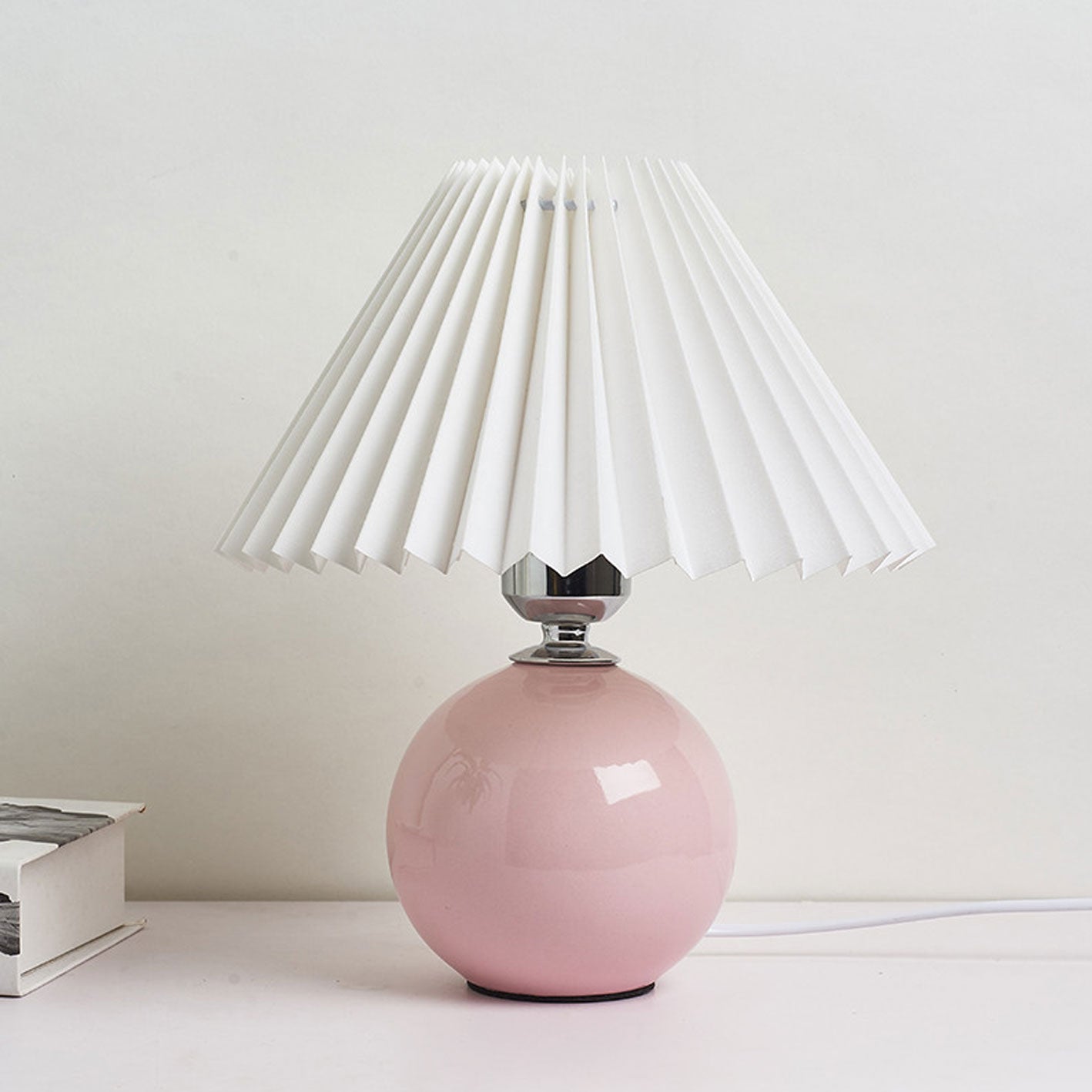 BowLift | Nordic minimalist 1-light table lamp made of ceramic with pleats