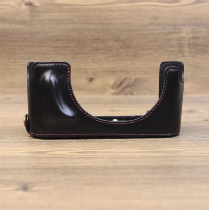 BowLift | 1/4 inch Thread PU Leather Camera Half Case Base for Leica M10 (Black)