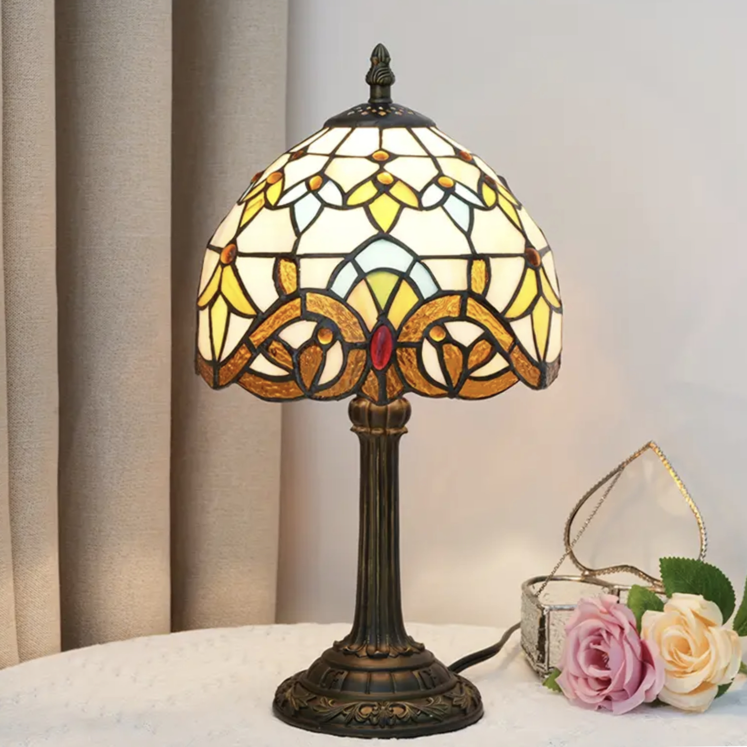 BowLift | VerreMystique Tiffany Lamp – Timeless Stained Glass Table Lamp for Warm Ambient Lighting