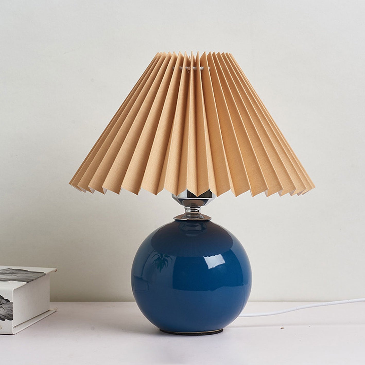 BowLift | Nordic minimalist 1-light table lamp made of ceramic with pleats
