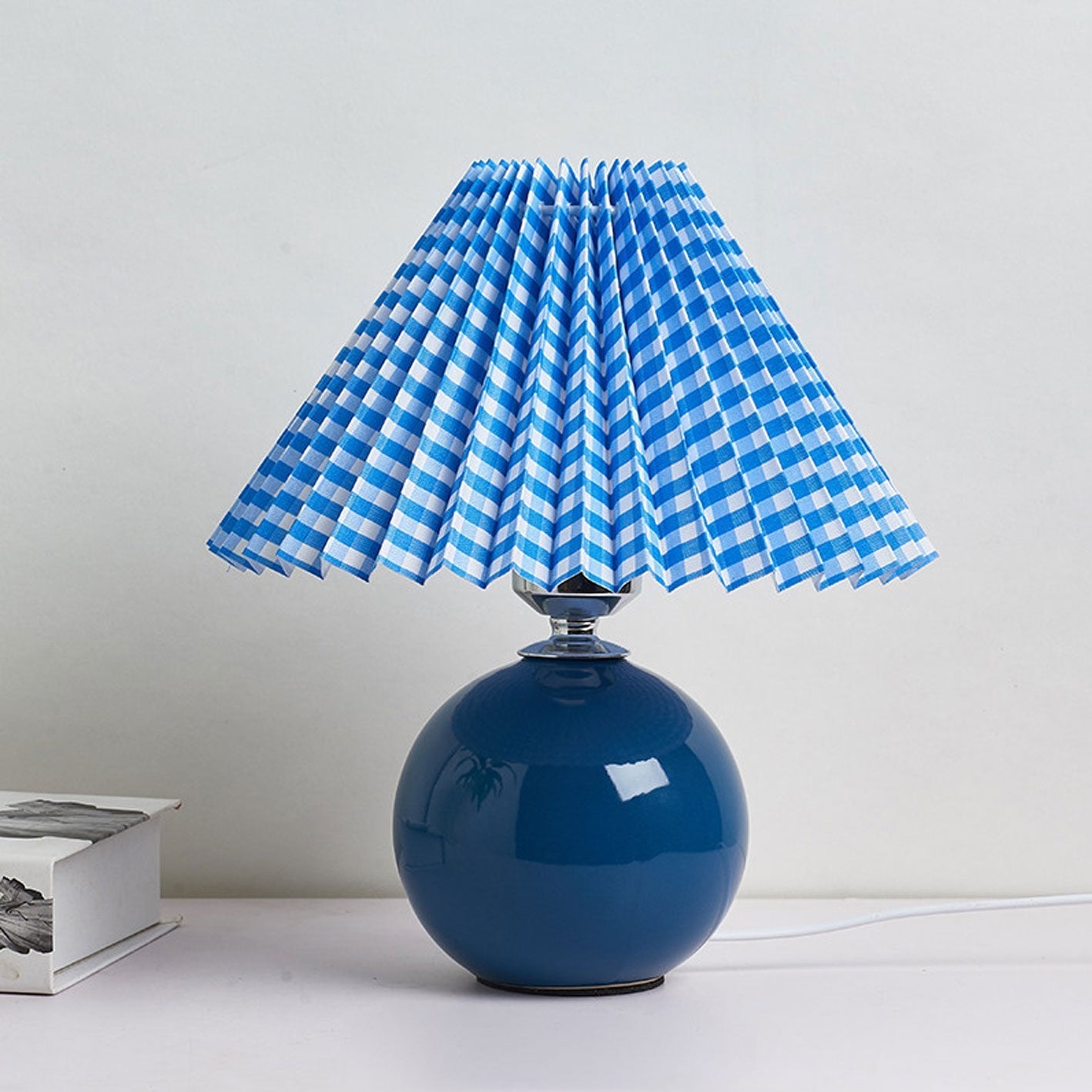 BowLift | Nordic minimalist 1-light table lamp made of ceramic with pleats