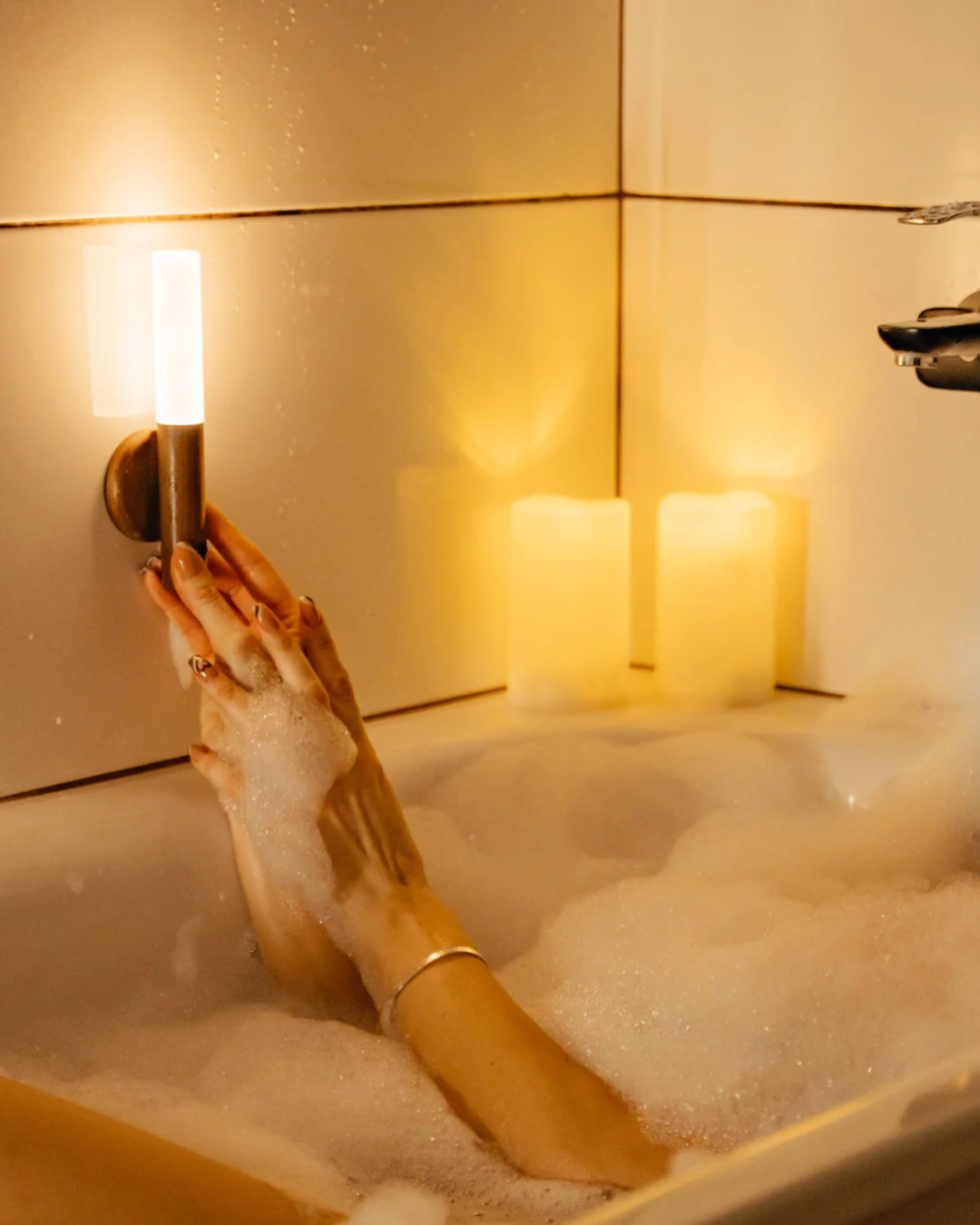 BowLift | Wireless Wooden Wall-Mounted Sconce