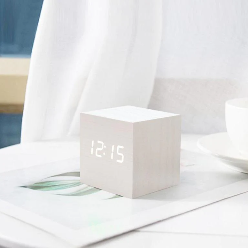 BowLift | LED Cube Clock