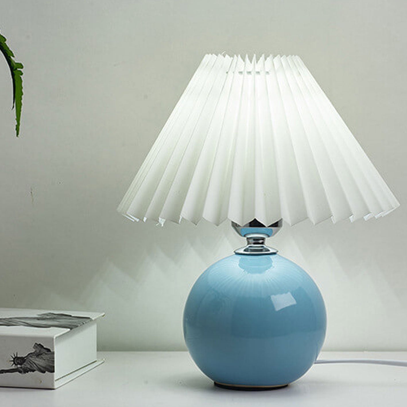 BowLift | Nordic minimalist 1-light table lamp made of ceramic with pleats