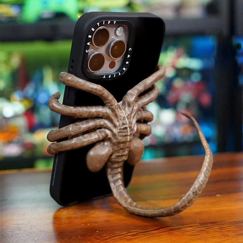 BowLift | Horrible Facehugger Phone Holder