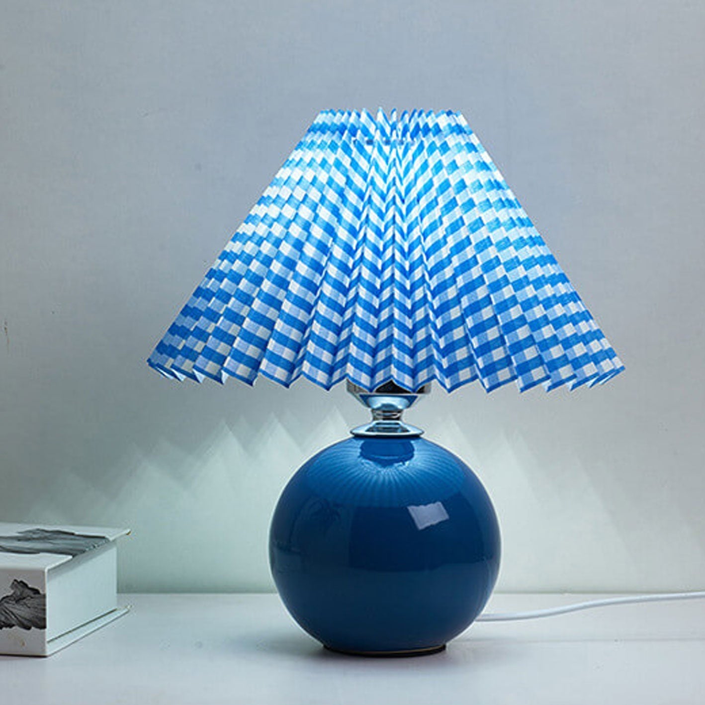 BowLift | Nordic minimalist 1-light table lamp made of ceramic with pleats
