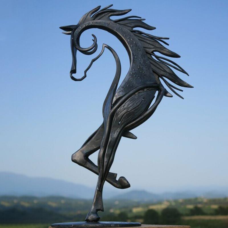 BowLift | Horse sculpture decoration