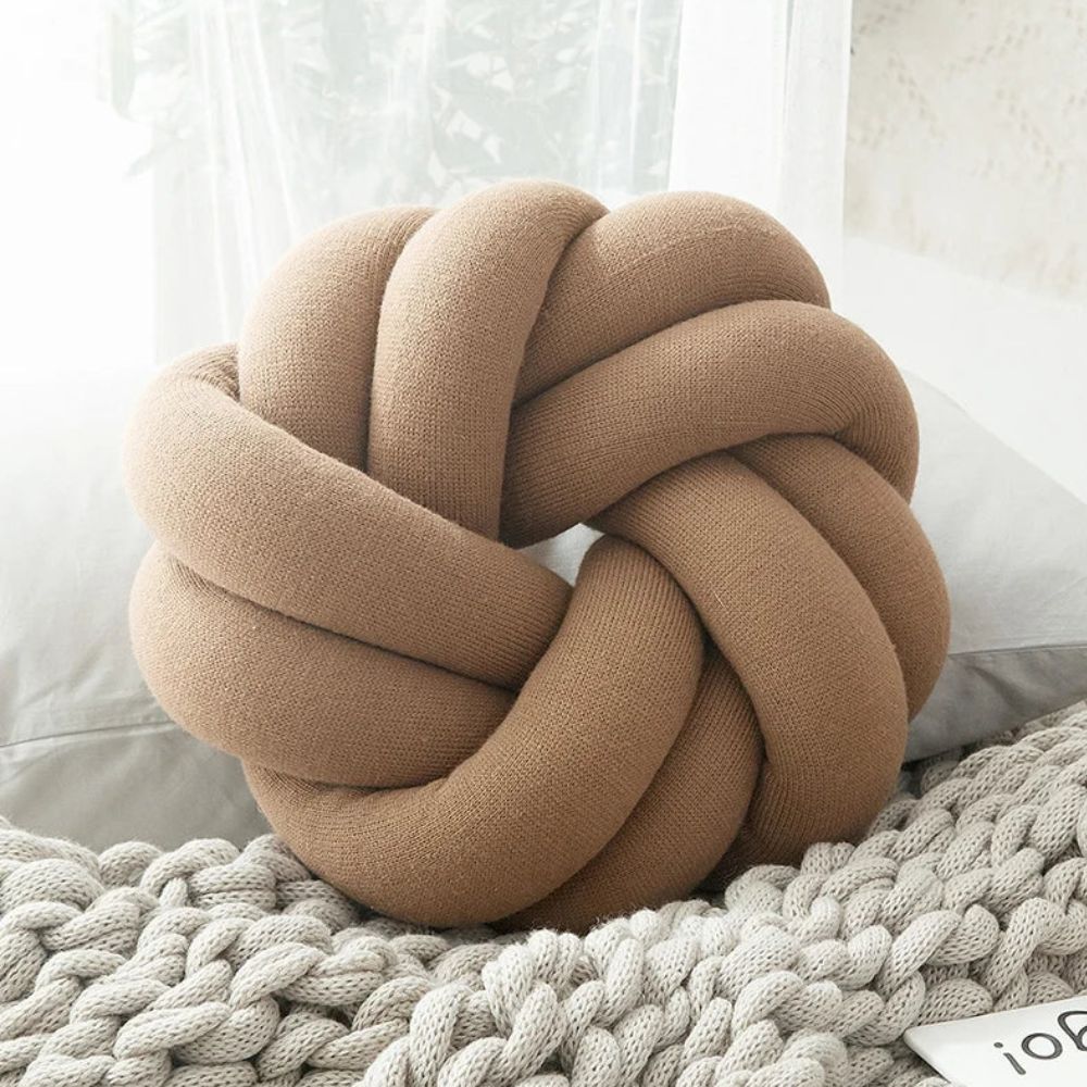 BowLift | Puffy Pretzel Cushion