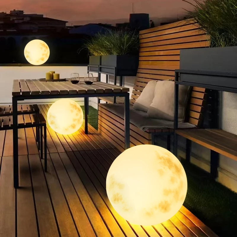 BowLift | Garden lamp in the shape of the moon