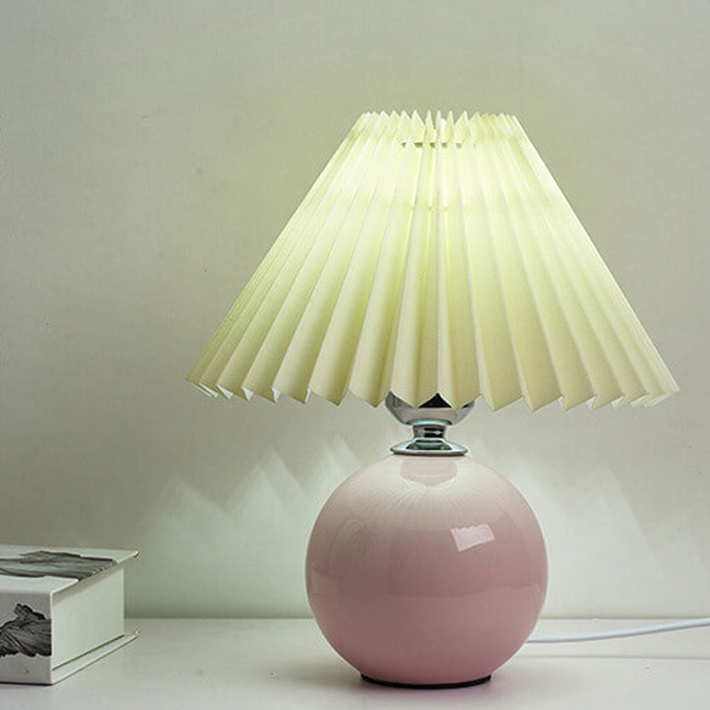 BowLift | Nordic minimalist 1-light table lamp made of ceramic with pleats