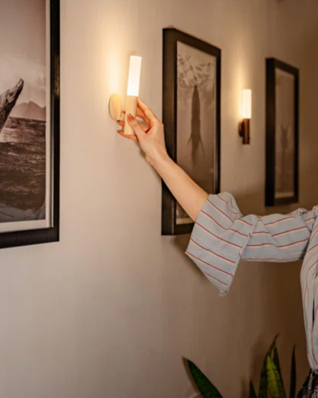 BowLift | Wireless Wooden Wall-Mounted Sconce