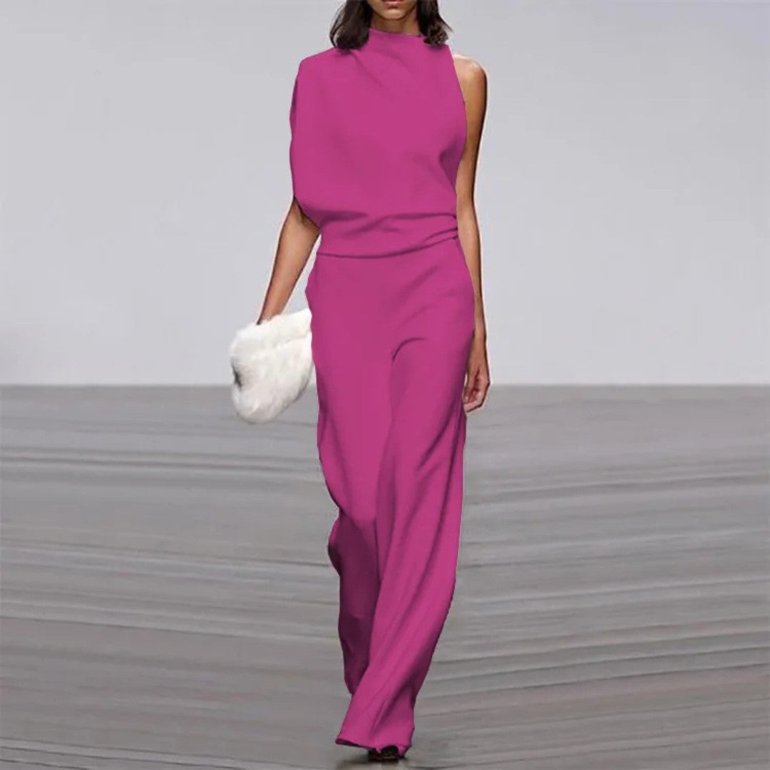 Elegant Sleeveless Jumpsuit with Tailored Fit and Wide-Leg Silhouette