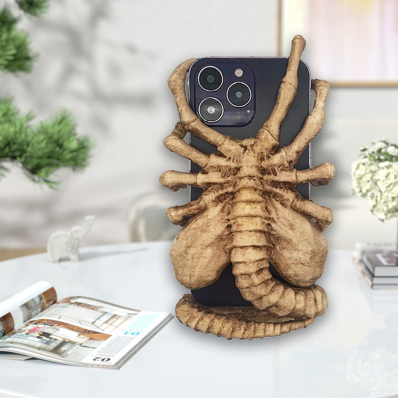 BowLift | Horrible Facehugger Phone Holder