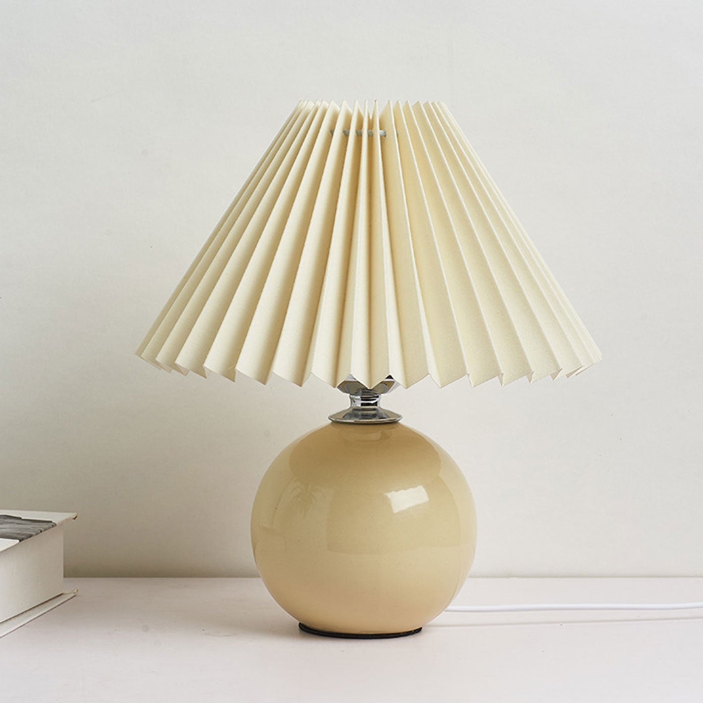 BowLift | Nordic minimalist 1-light table lamp made of ceramic with pleats