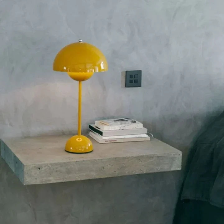 BowLift | Modern table lamp