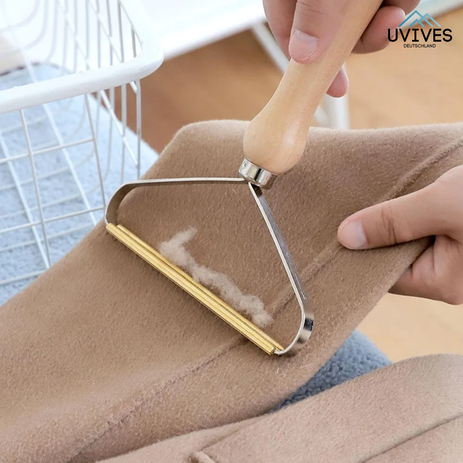 BowLift | DustClaw – Hair out, cleanliness in!