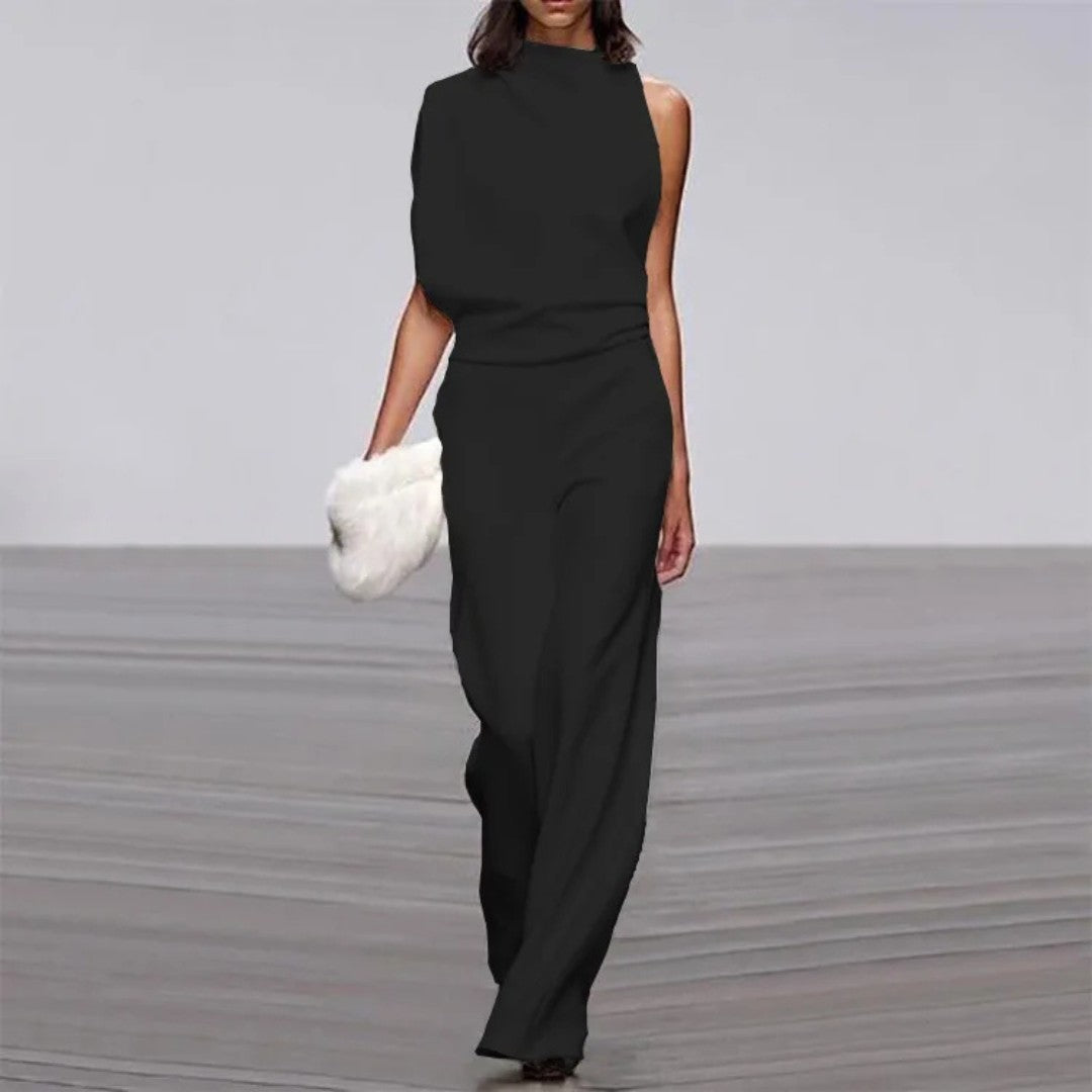 Elegant Sleeveless Jumpsuit with Tailored Fit and Wide-Leg Silhouette