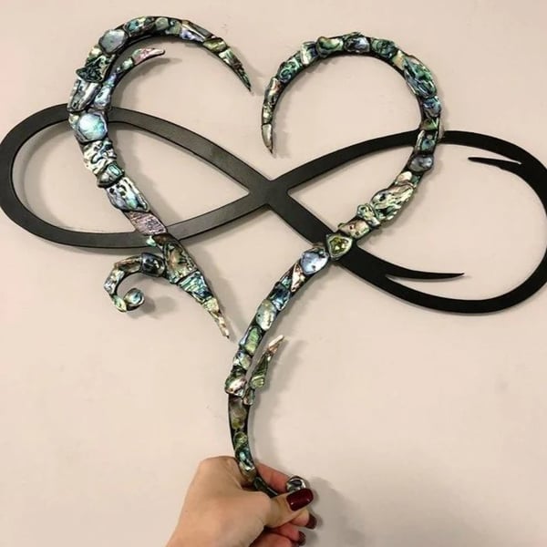 BowLift | InfinityHeart Wall Decor – Iron Wall Sculpture with Symbol of Eternal Love