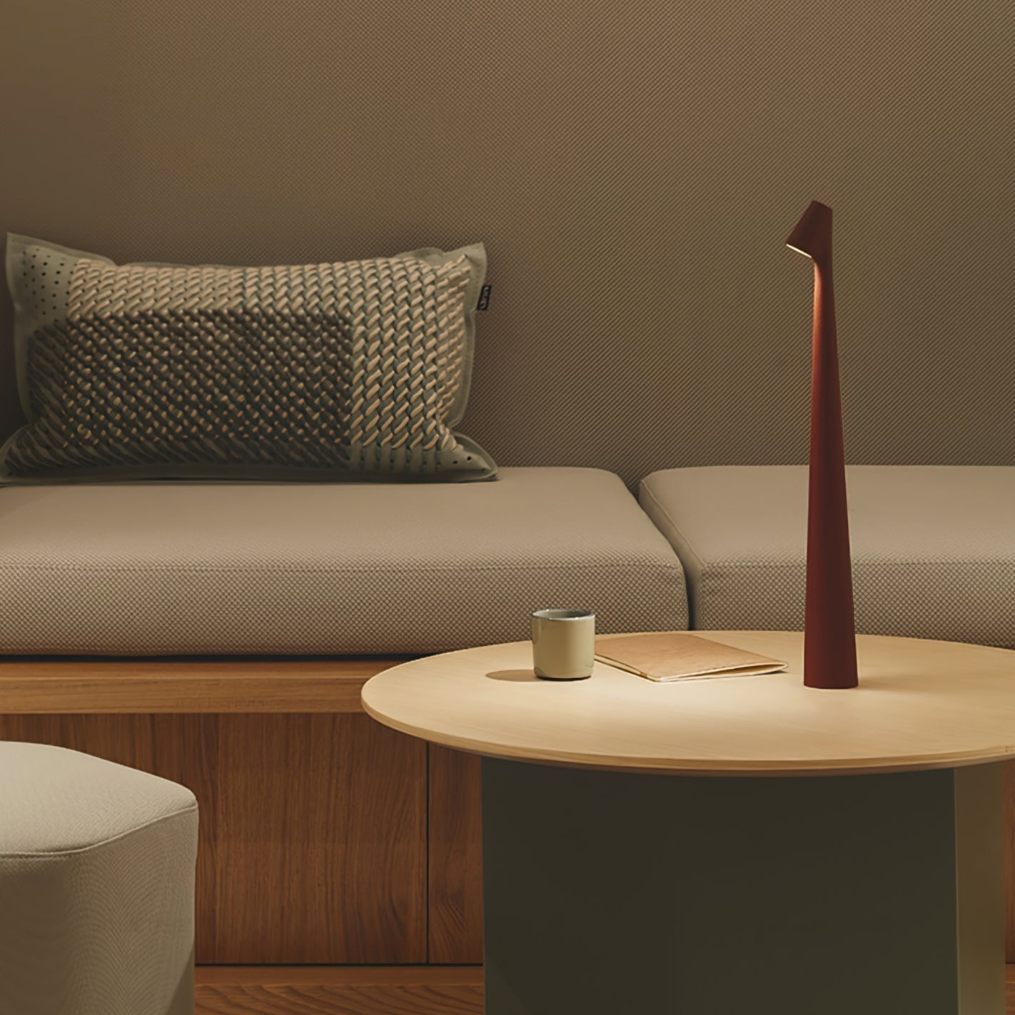 BowLift | EcoLight – Energy-Efficient Rechargeable Desk Lamp