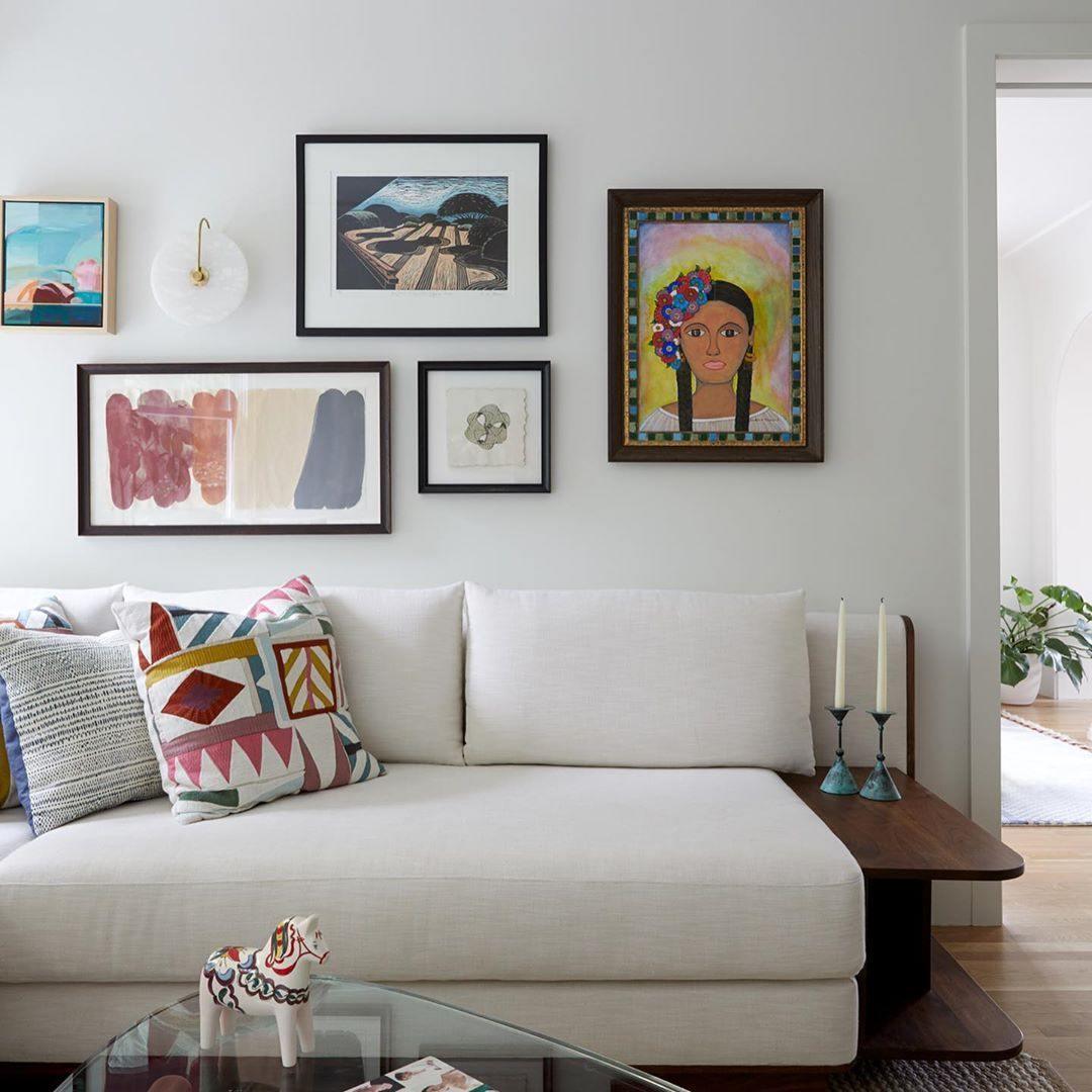 BowLift | White Alabaster Wall Lamp