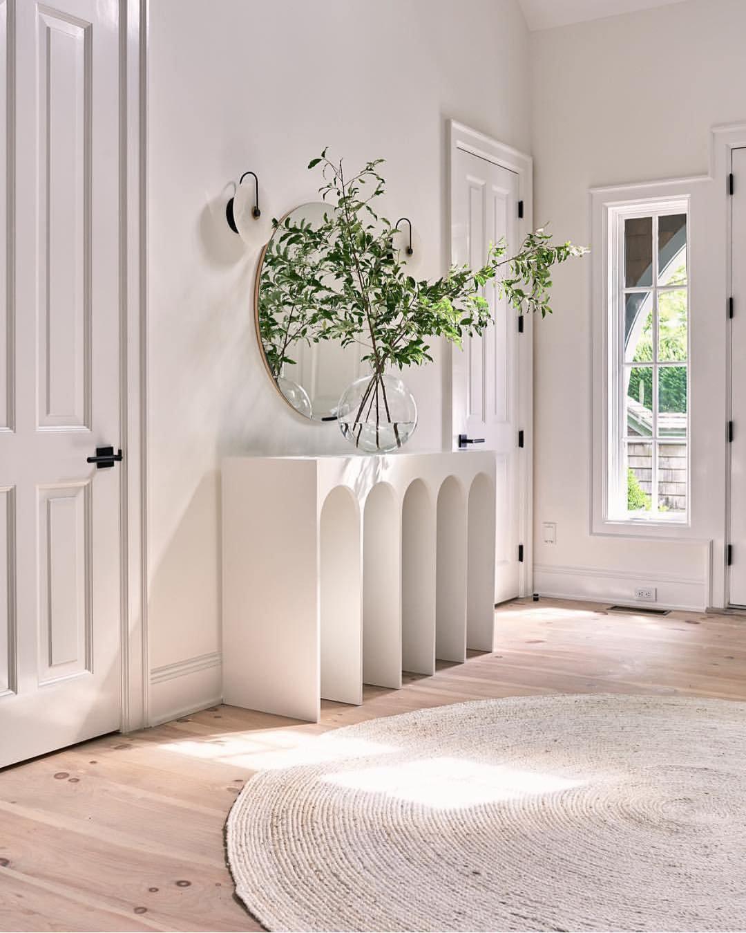 BowLift | White Alabaster Wall Lamp