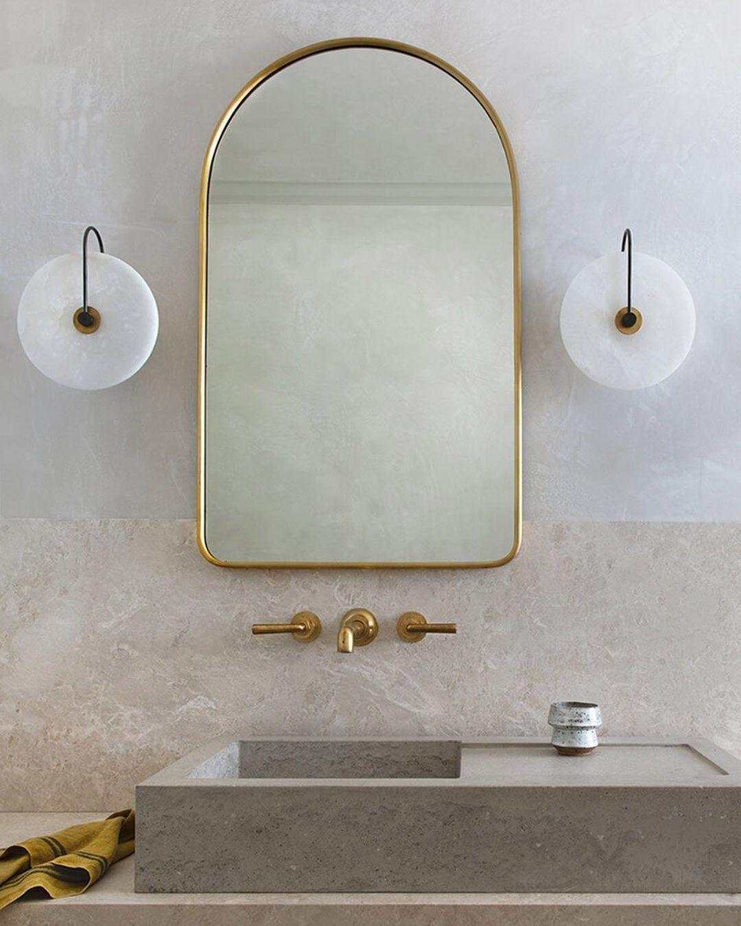 BowLift | White Alabaster Wall Lamp