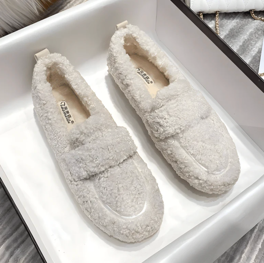 BowLift | Comfortable moccasin slippers with Sherpa lining