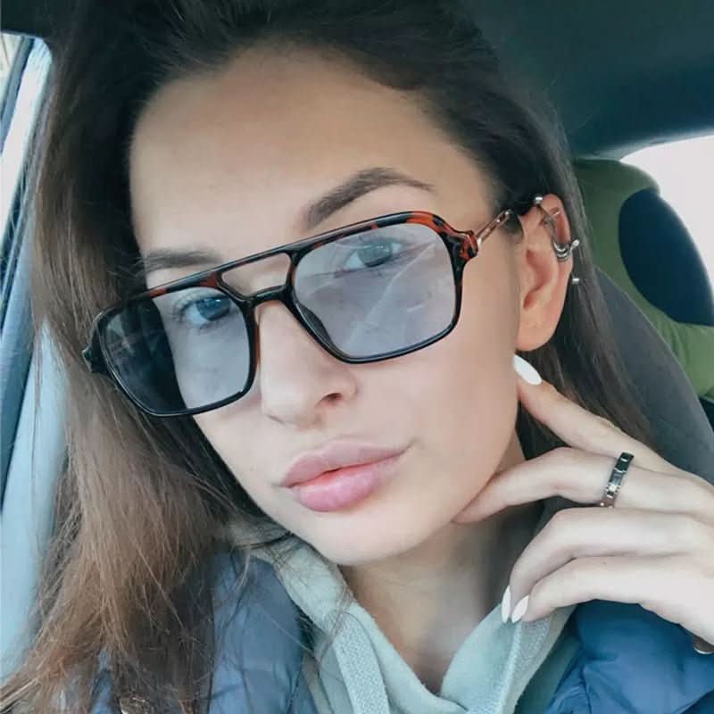 BowLift | Stylish square sunglasses for women with UV400 protection