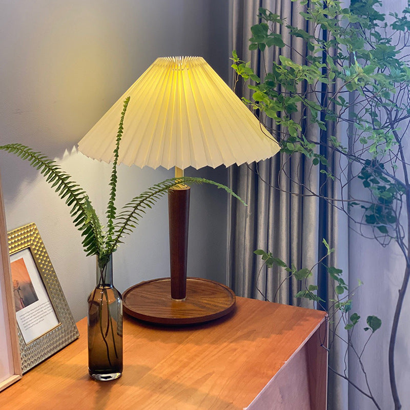 BowLift | Elegant Vintage Woodly Table Lamp - Table Lamp with Pleated Design