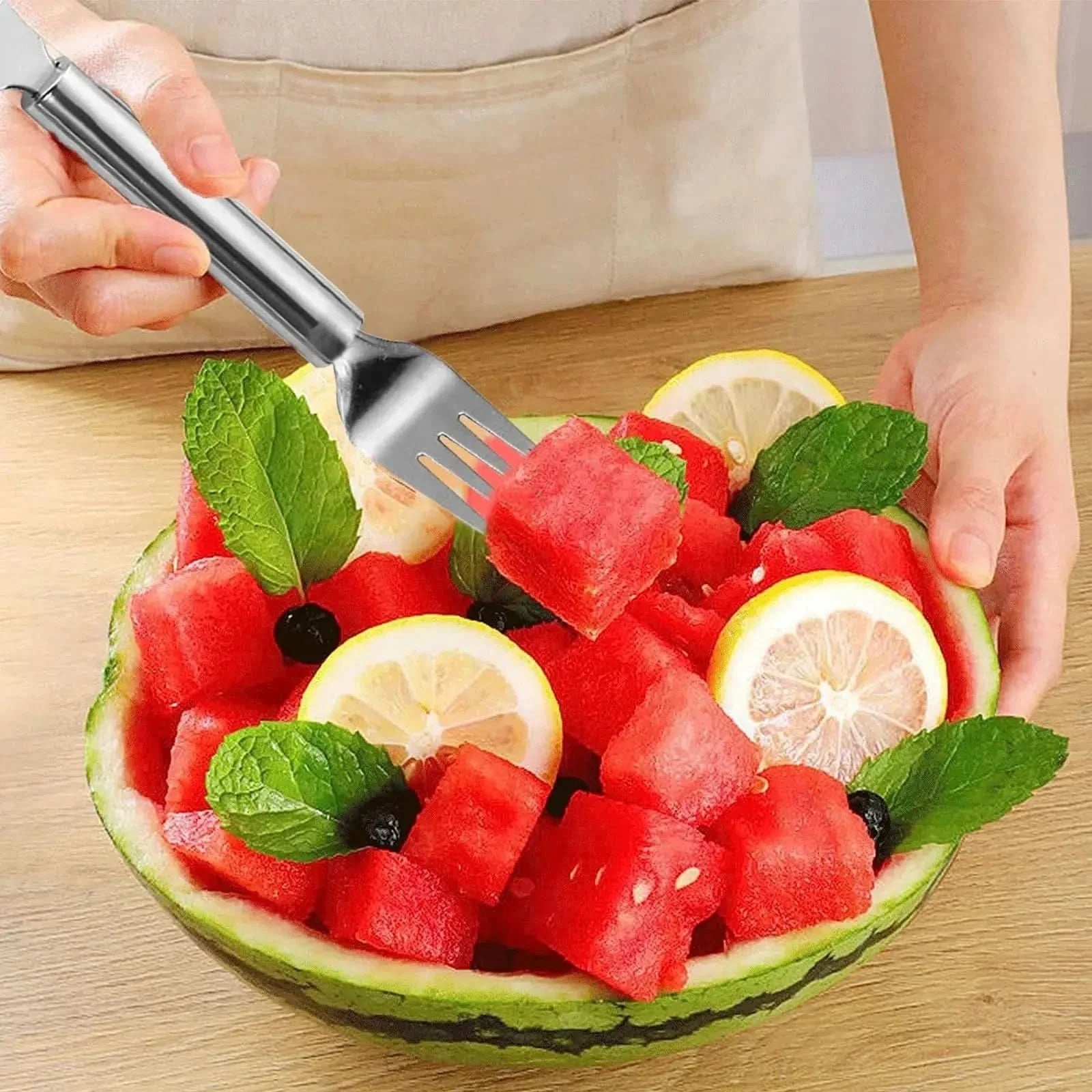 BowLift | Fruit cutter with integrated fork for quick snack enjoyment
