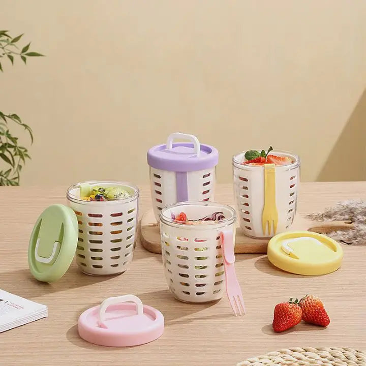 BowLift | Fruit cup with sieve & fork – Leak-proof