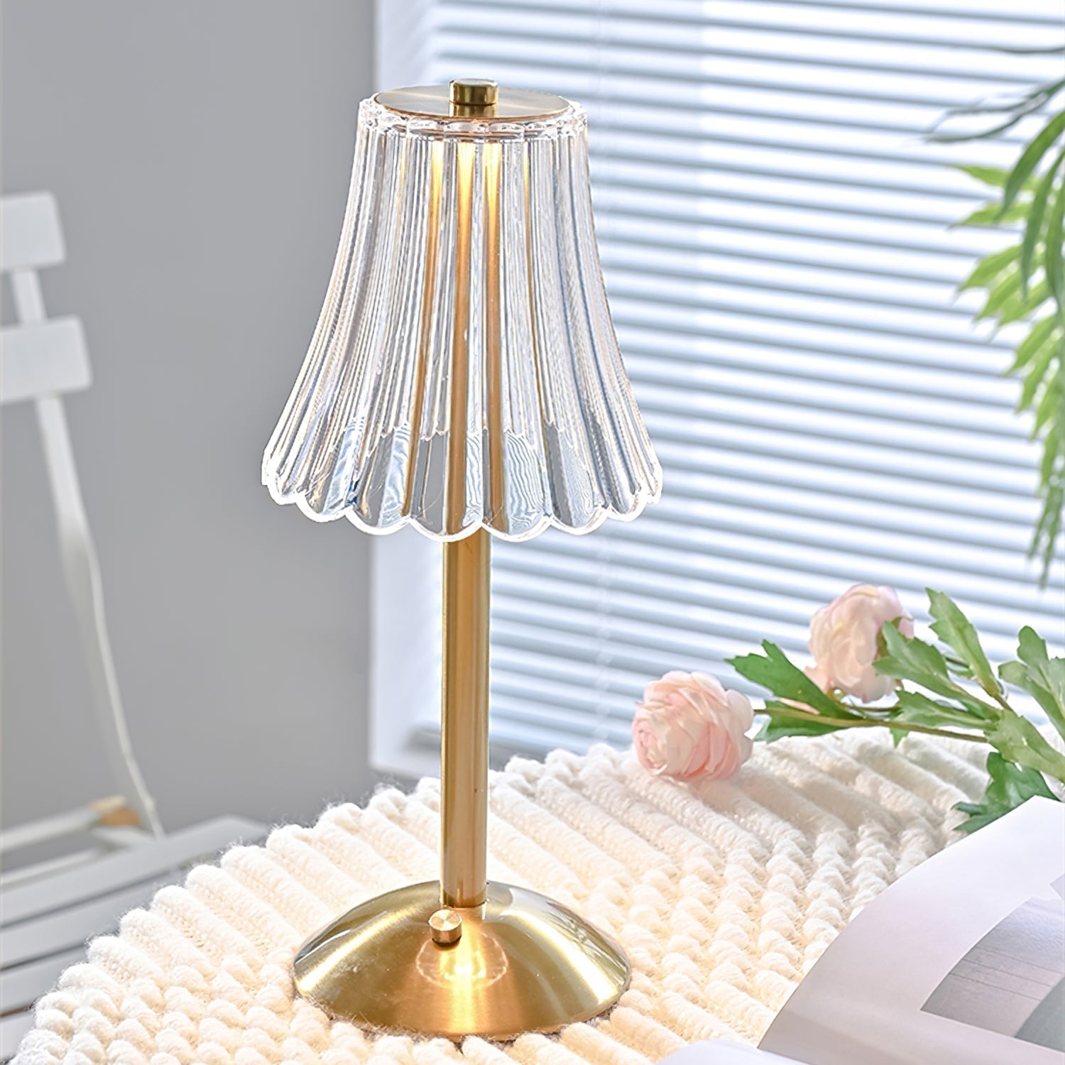 BowLift | RadiantGold – Elegant Portable Table Lamp