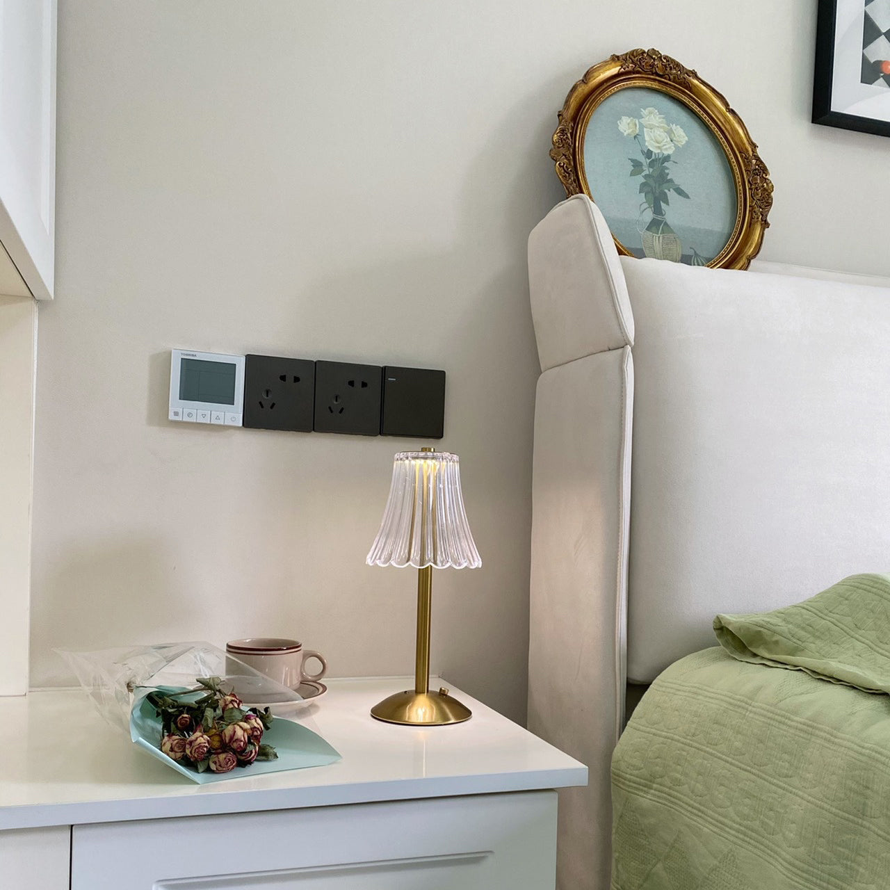 BowLift | RadiantGold – Elegant Portable Table Lamp