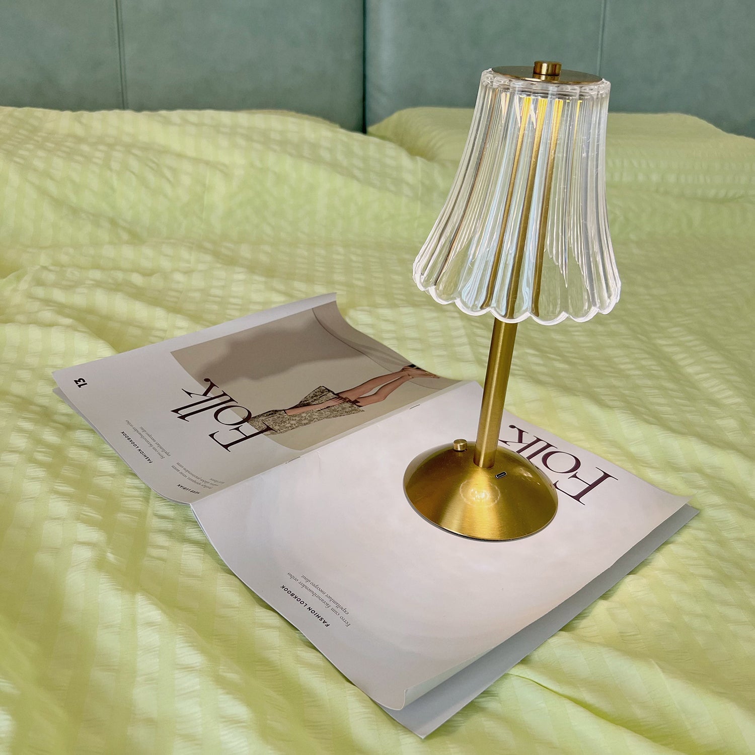 BowLift | RadiantGold – Elegant Portable Table Lamp