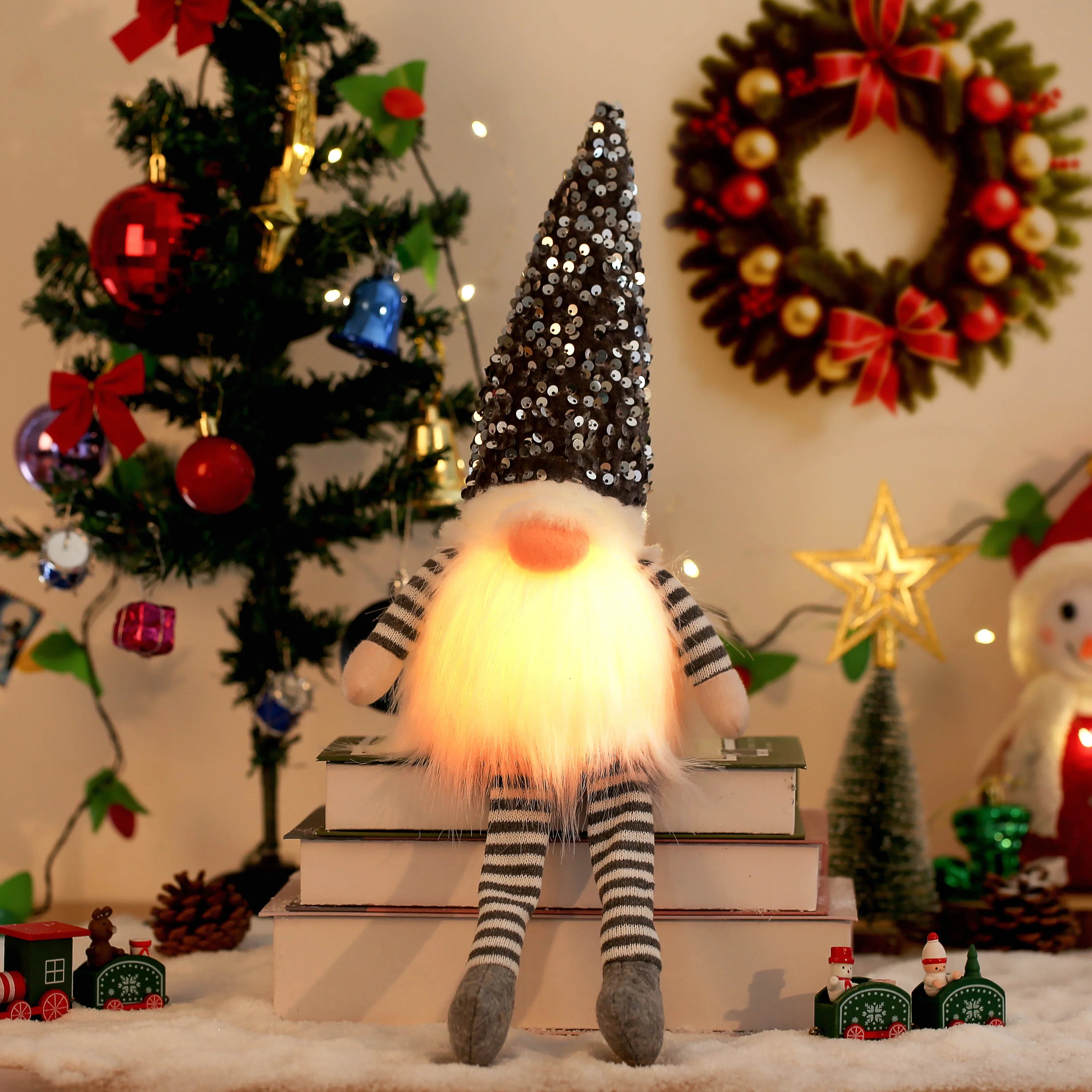 BowLift | Gloeiende Gnome Kerstboomversiering – Handgemaakte Decoratie met Warm LED-licht
