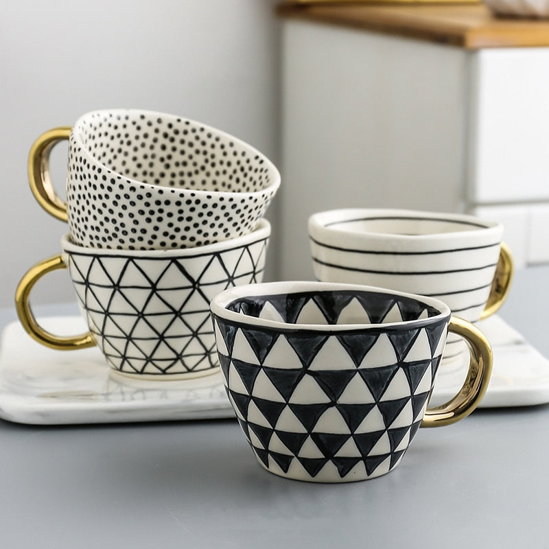 BowLift | Cup with abstract geometric pattern and gold handle