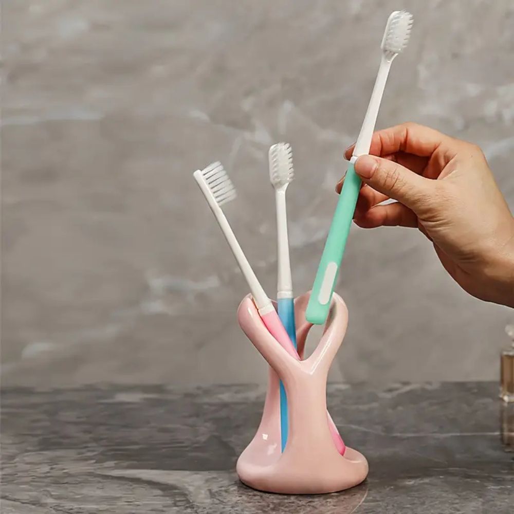 BowLift | Heart-Shaped Ceramic Toothbrush Holder