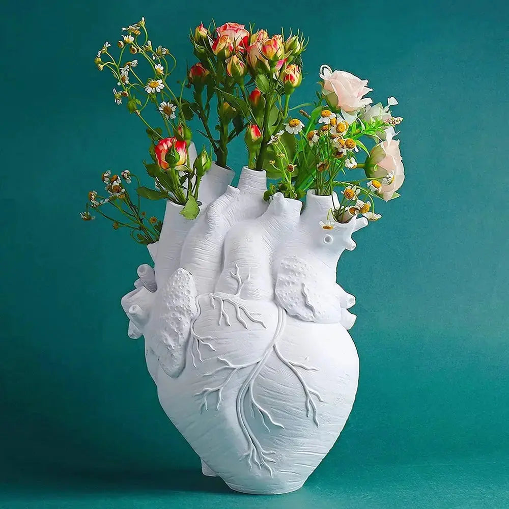 BowLift | Heart-shaped Resin Art Vase – Elegant, creative flower decoration