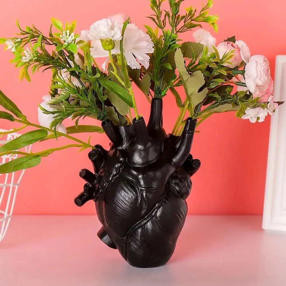 BowLift | Heart-shaped Art Vase – Creative Vessel in Anatomical Design Made of Resin