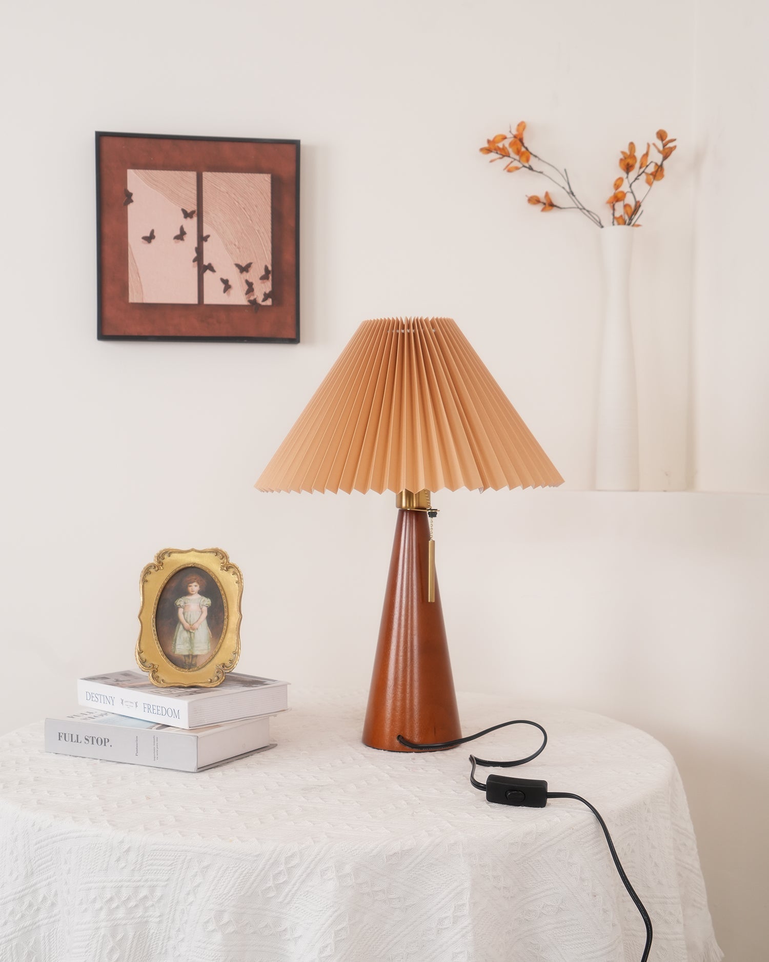 BowLift | AntiqueRadiance – Elegant Wood and Metal Table Lamp