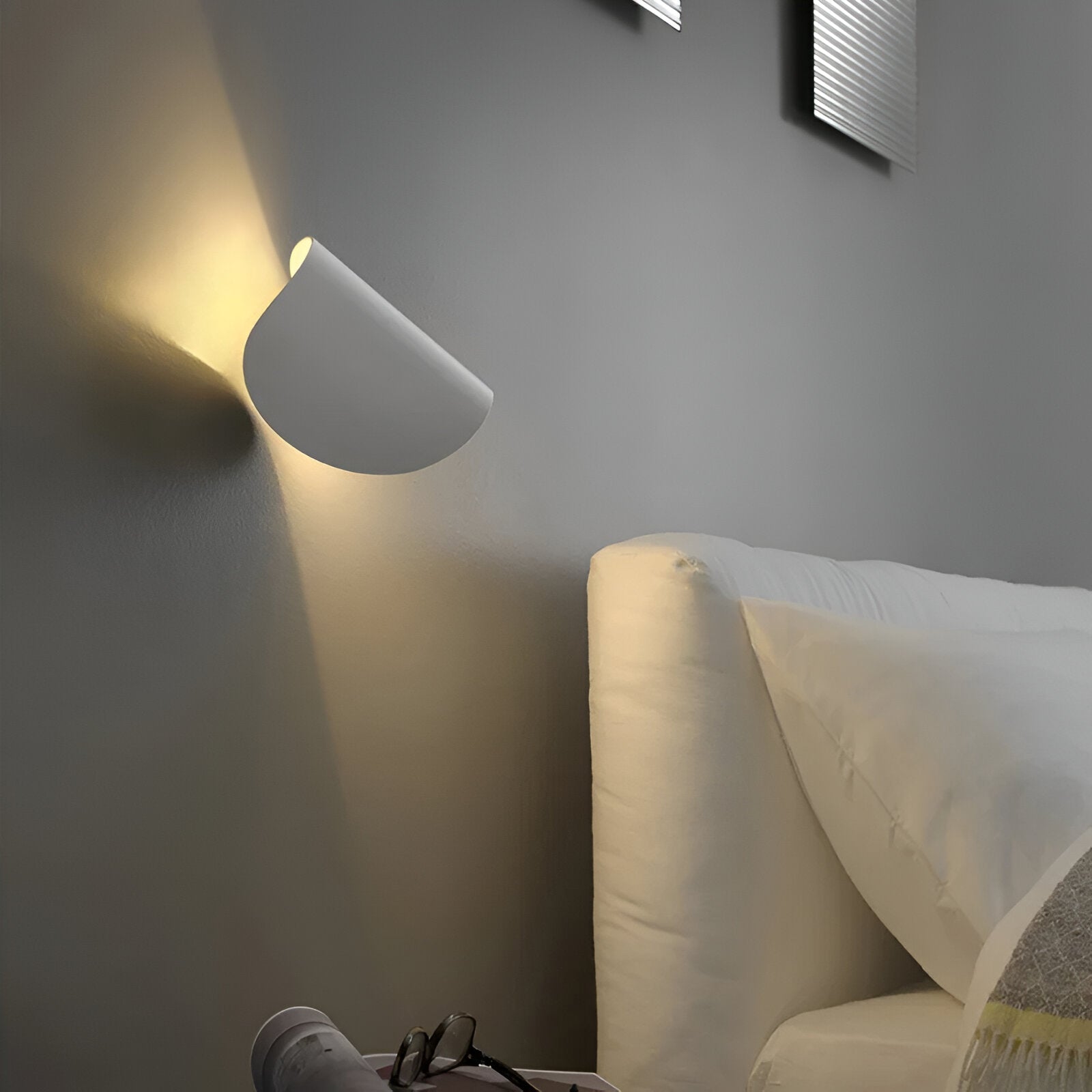 BowLift | Twist Wall Lamp - Rotatable Metal Wall Light - Curve Wall Sconce