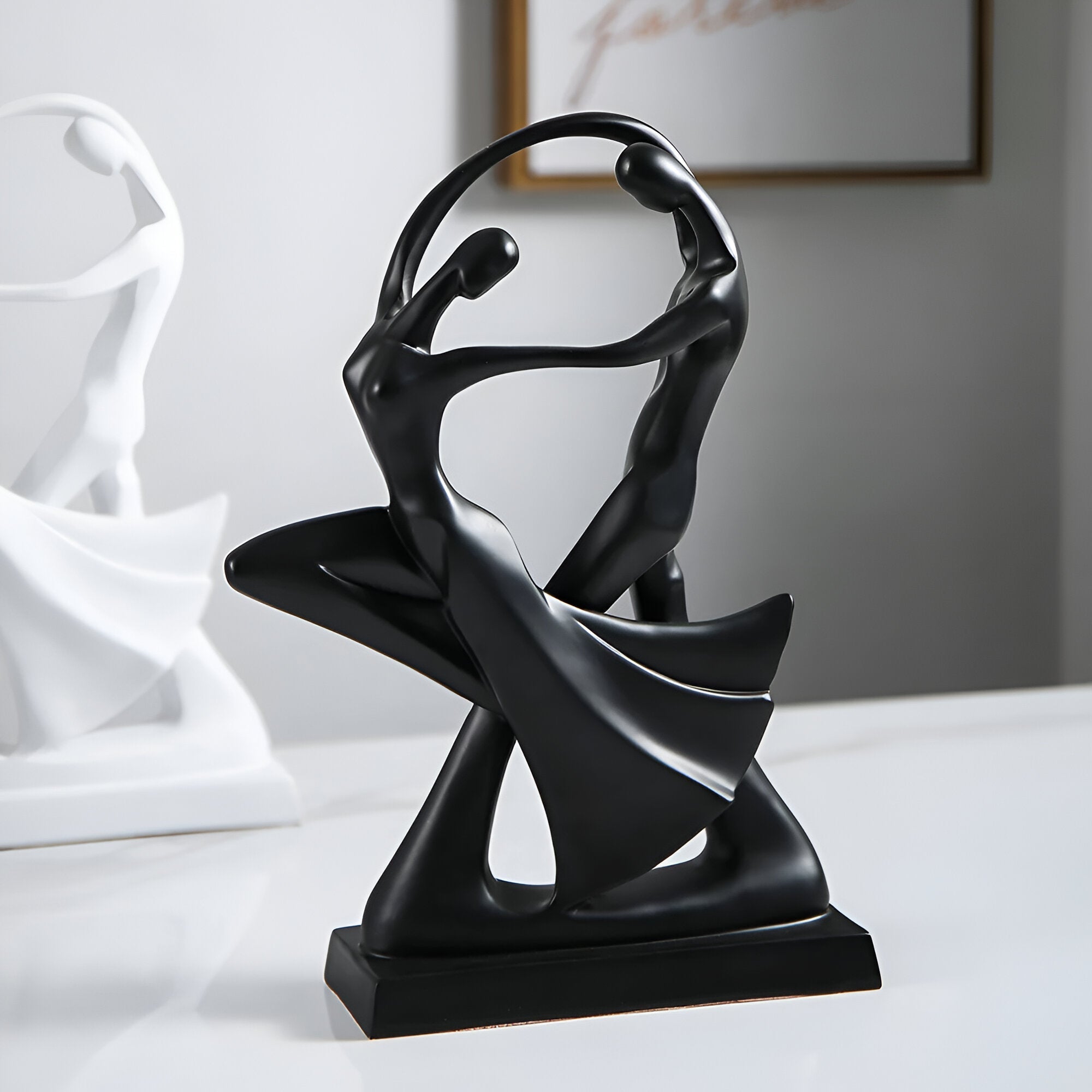 BowLift | SwayDuo | Modern dancing resin sculpture