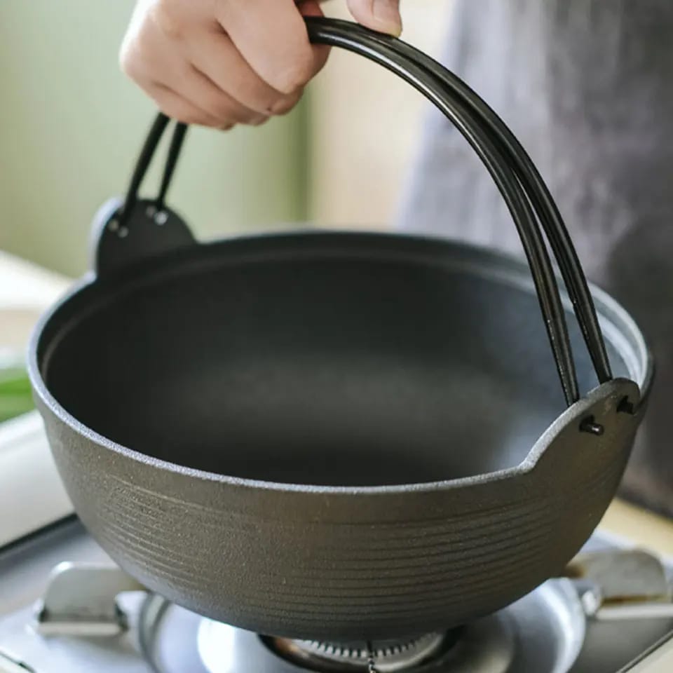 BowLift | Pre-seasoned pure cast iron wok with flat bottom and wooden lid