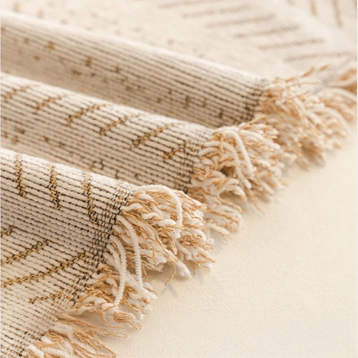 BowLift | Scratch-resistant & washable sofa cover made of chenille