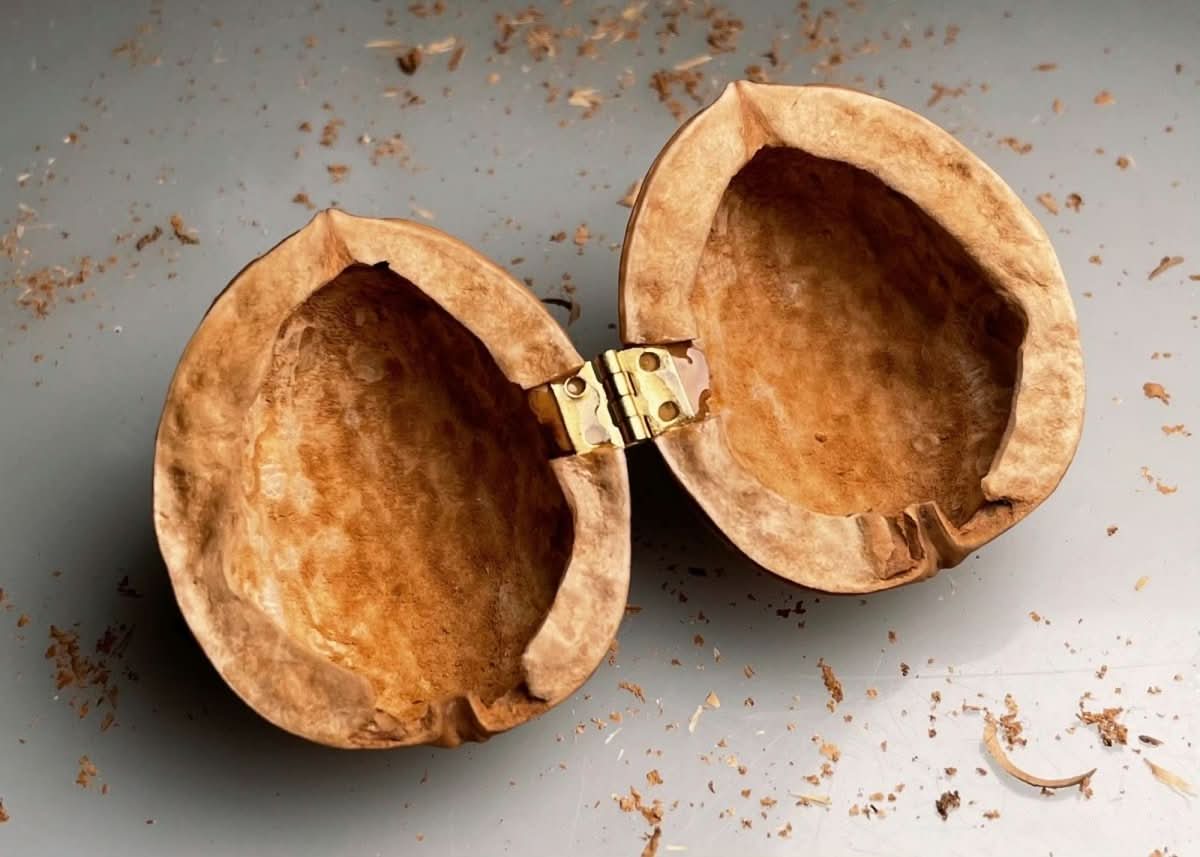 BowLift | Handmade dollhouse made from walnut shells with interior lighting