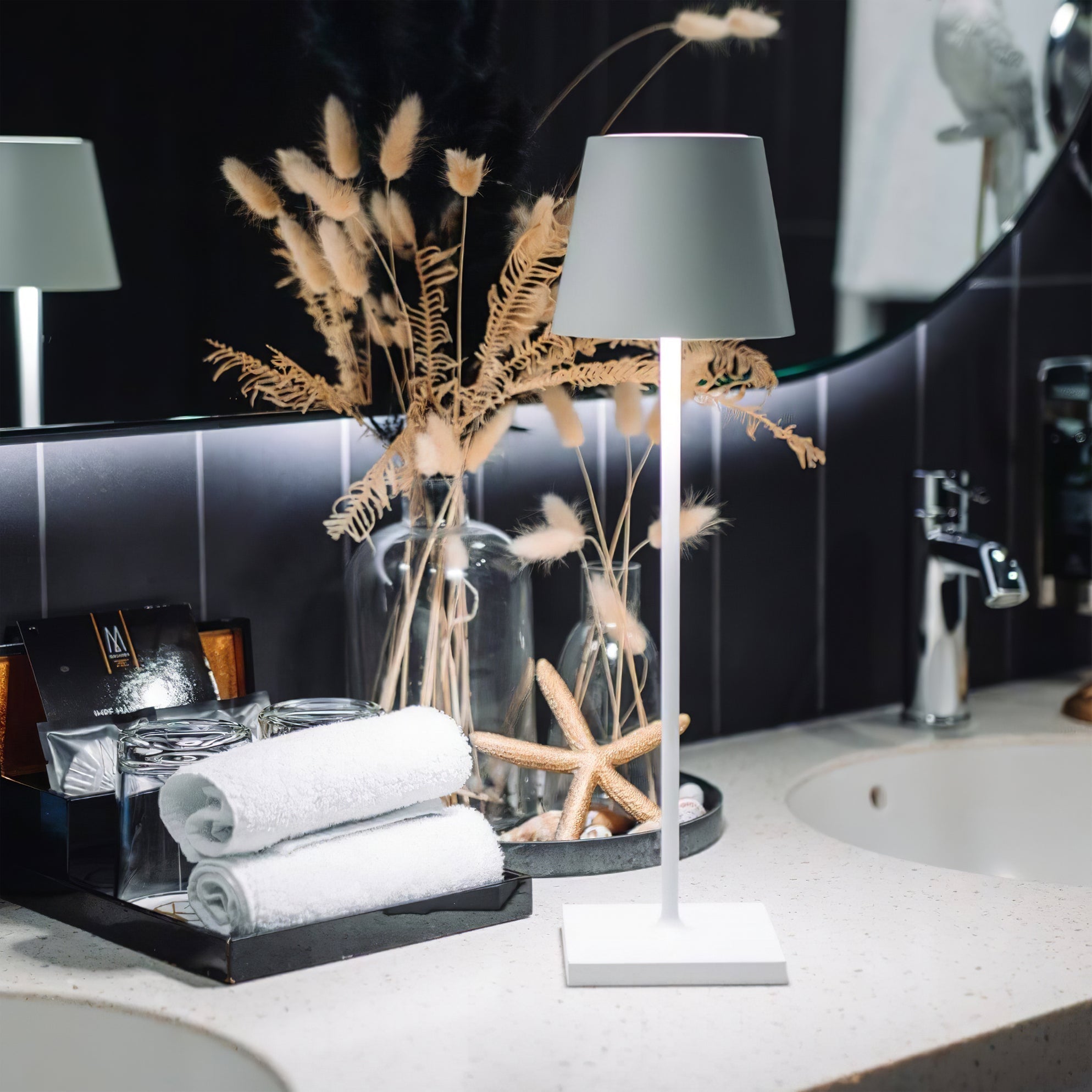 BowLift | PoldLight – Modern LED Table Lamp with Charging Capability
