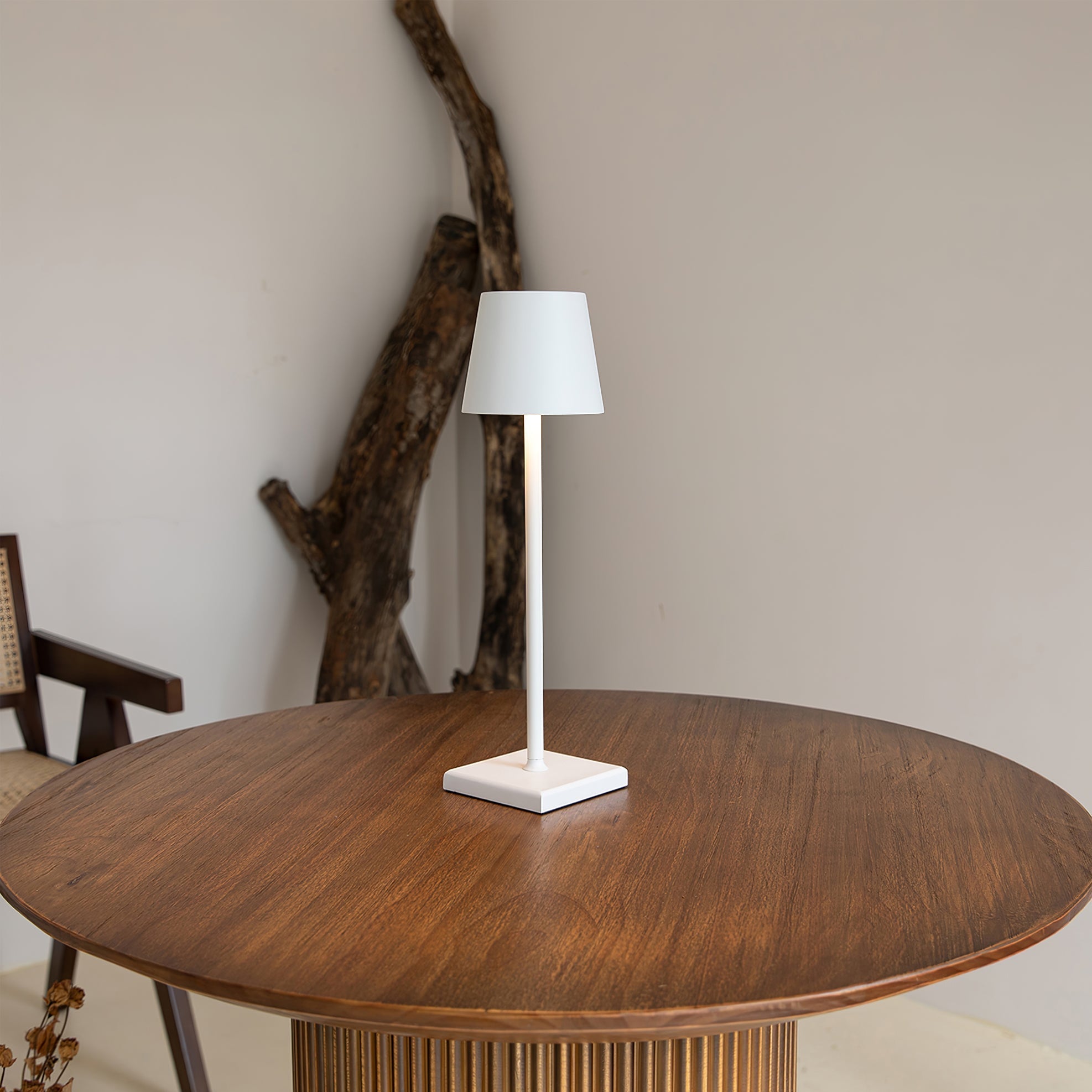 BowLift | PoldLight – Modern LED Table Lamp with Charging Capability