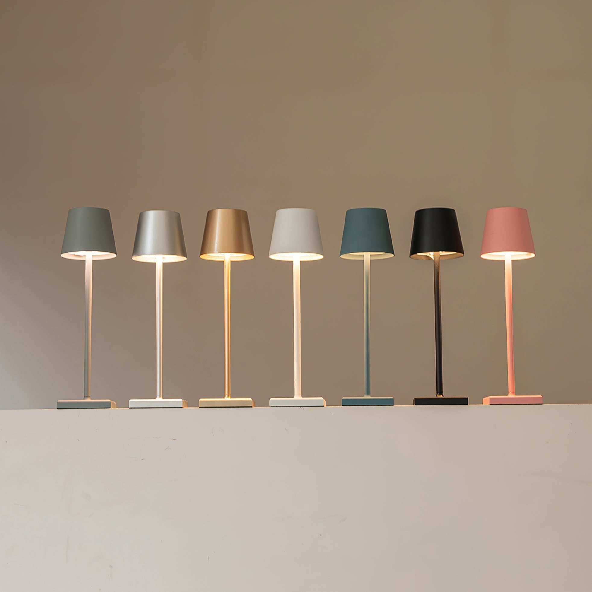 BowLift | PoldLight – Modern LED Table Lamp with Charging Capability